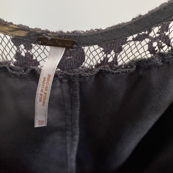 Cute little pleated dress - Picture 7 of 7